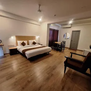  Hotel B R Regency